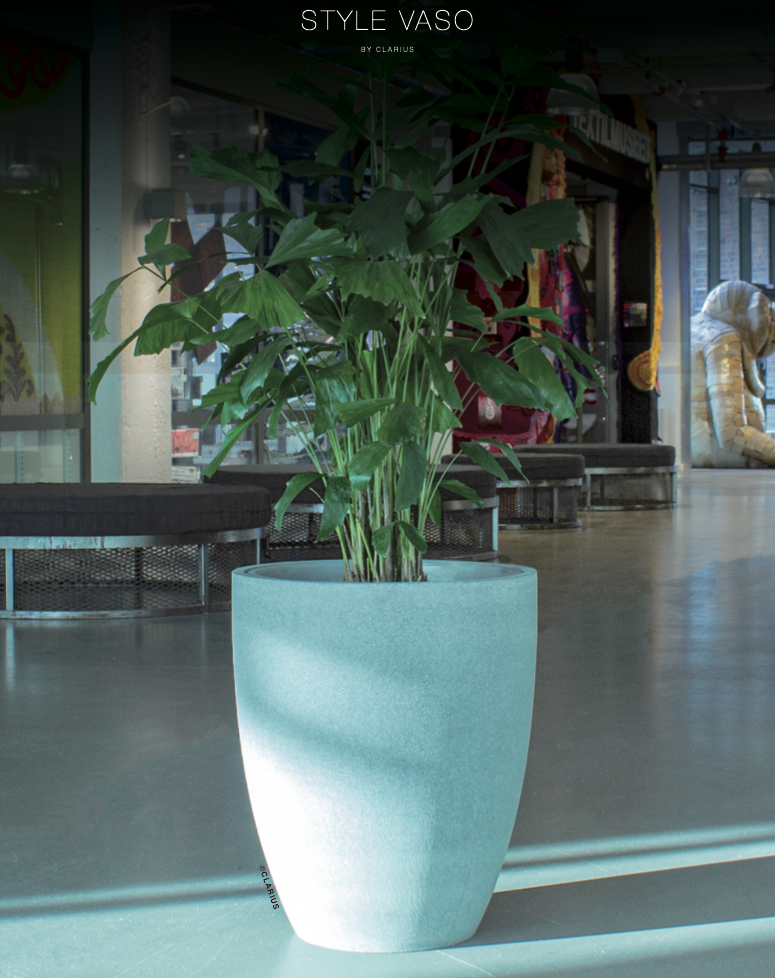 Grå STYLE VASO kruka med blandade gröna växter i moderne miljö med glasdörr