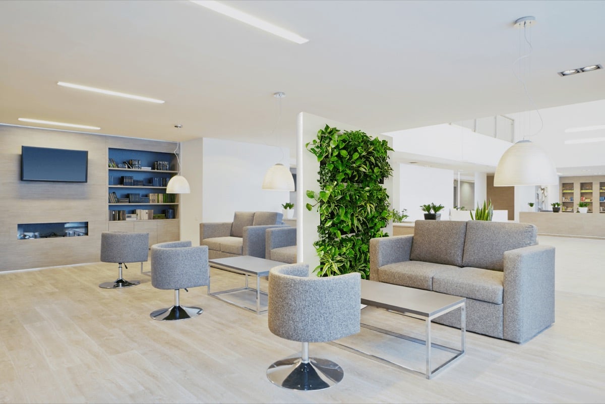 Rumsavdelare Live Divider Plus Vit med växt i modern kontorsmiljö